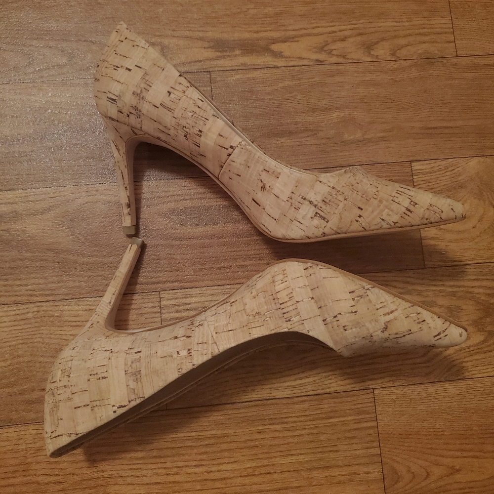 Jessica Simpson Analista Platform Pump.